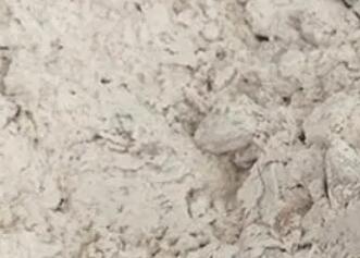 中頻爐在選擇爐襯耐火材料時(shí)，要注意什么？